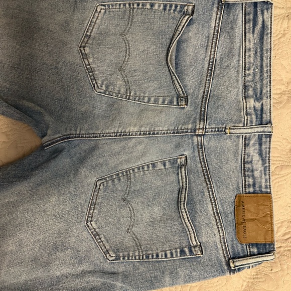 American Eagle Outfitters Light Wash Distressed Jeans - Picture 2 of 4